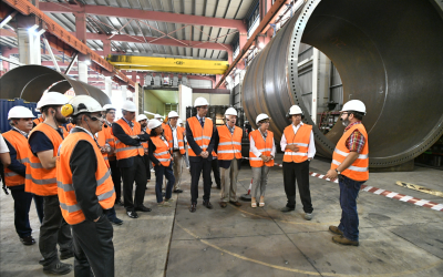 Regional minister for economic development visits site of manufacture of first Basque wave-power generating device